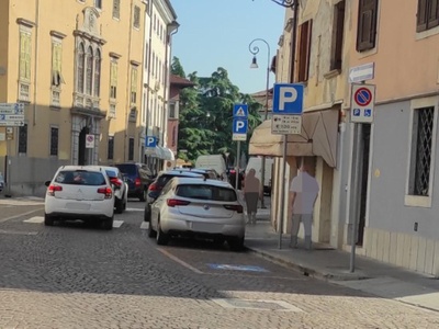 Parcheggio via Grazzano