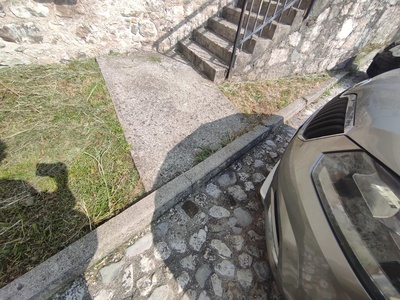 Raccordo tra parcheggio e scala