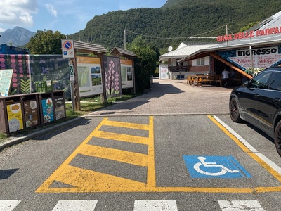 Stallo parcheggio fronte ingresso