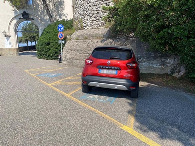 Foto 9 - Parcheggi riservati a persone con disabilità