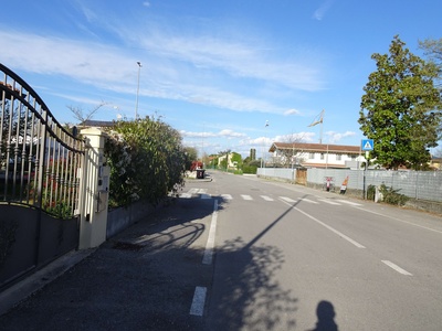 Photo 2 - Pedestrian and cycling path on paved ground