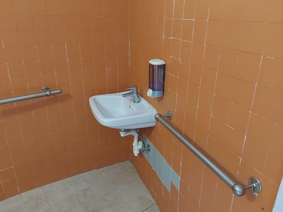 Bagno accessibile lavabo