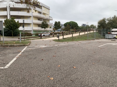 Accesso al percorso dal parcheggio della Darsena