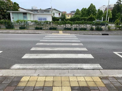 Attraversamento pedonale parcheggio privato-ingresso pensione