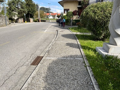 Photo 4 - Sidewalk in gravel 150 cm wide