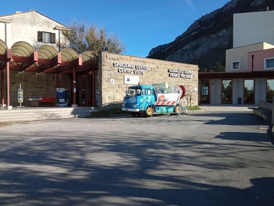 Area pedonale fronte centro visite