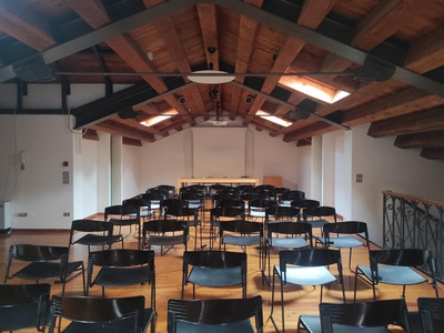 Sala convegni, vista delle sedute