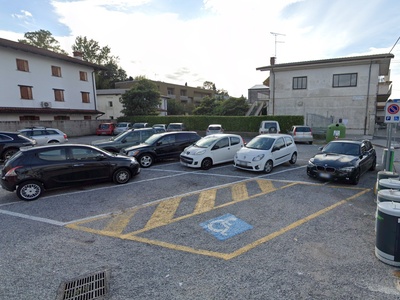 Lo stallo riservato nel parcheggio pubblico