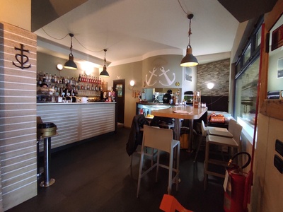 Interno, area bar e bancone