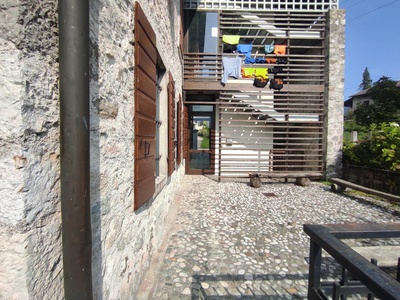 Ingresso secondario, vista frontale