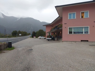 Area parcheggio fronte