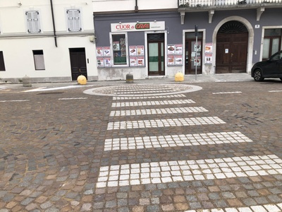 Foto 19 - piazza De Amicis attraversamento pedonale