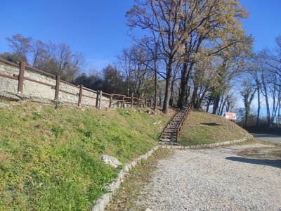 Parcheggio P1, scala di collegamento