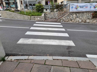 Photo 32 - Pedestrian Crossing