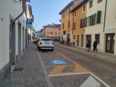 Parcheggio riservato dei pressi del locale