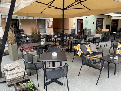 Tavoli piazza Marconi