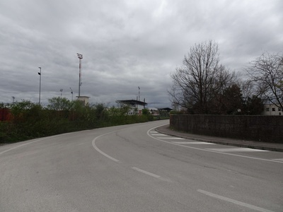 Photo 27 - Crossing the road without pedestrian crossings