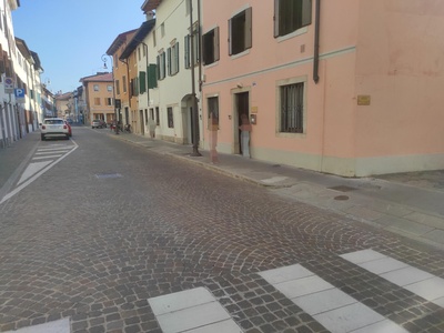 Attraversamento pedonale più vicino