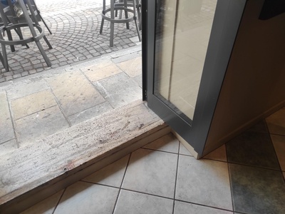 Ingresso, dettaglio del dislivello interno