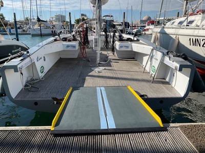 Accesso all'imbarcazione con rampa mobile