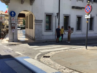 Photo 16 - Crossing on Piazza Manin