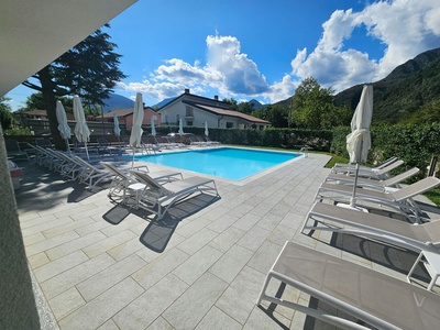 Solarium e piscina