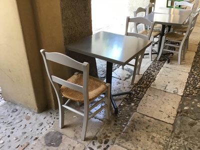 Tavolo e sedie