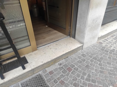 Ingresso, dettaglio del gradino