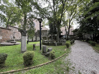 Guardando dall'Orto Lapidario verso la Cattedrale