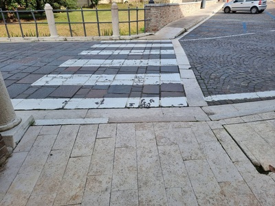 Photo 29 - pedestrian crossing