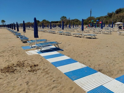 From walkway to umbrella