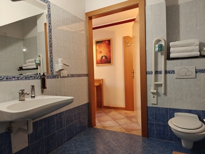 Bagno, vista verso la porta