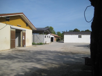 Area del Maneggio con le scuderie e il campo coperto