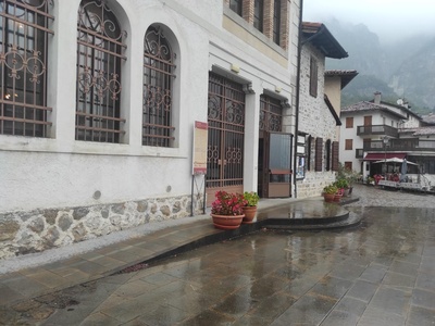 Ingresso, vista della rampa esterna