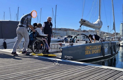 Accesso all'imbarcazione con rampa mobile