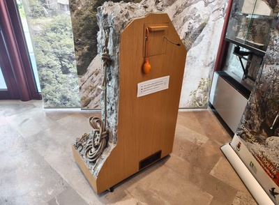 "La pietra", lato con dispositivo olfattivo