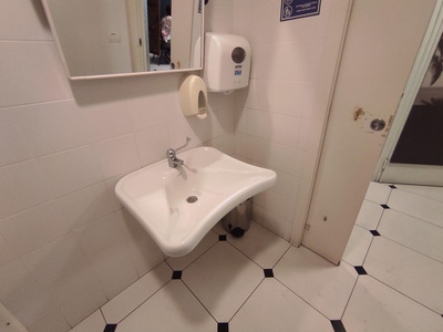 Bagno, dettaglio del lavabo