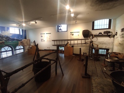 Piano primo, esposizione oggetti e ricostruzioni