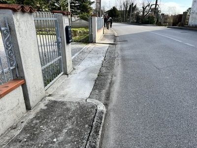 Photo 17 - Driveways without ramps for descent