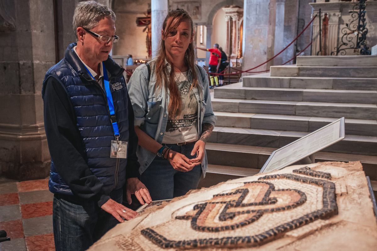 L'esplorazione tattile del Nodo di Salomone nella Basilica di Aquileia