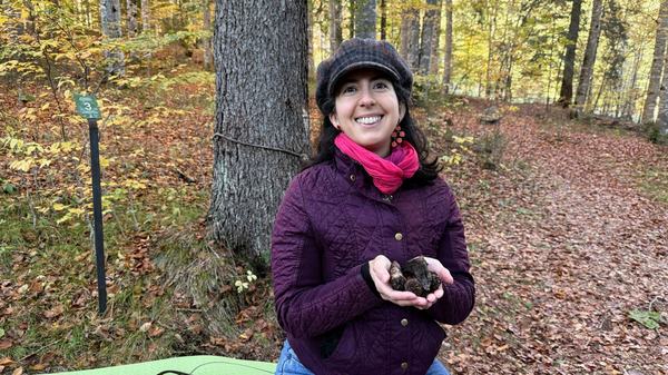 Catarina durante l'esperienza di Forest Bathing