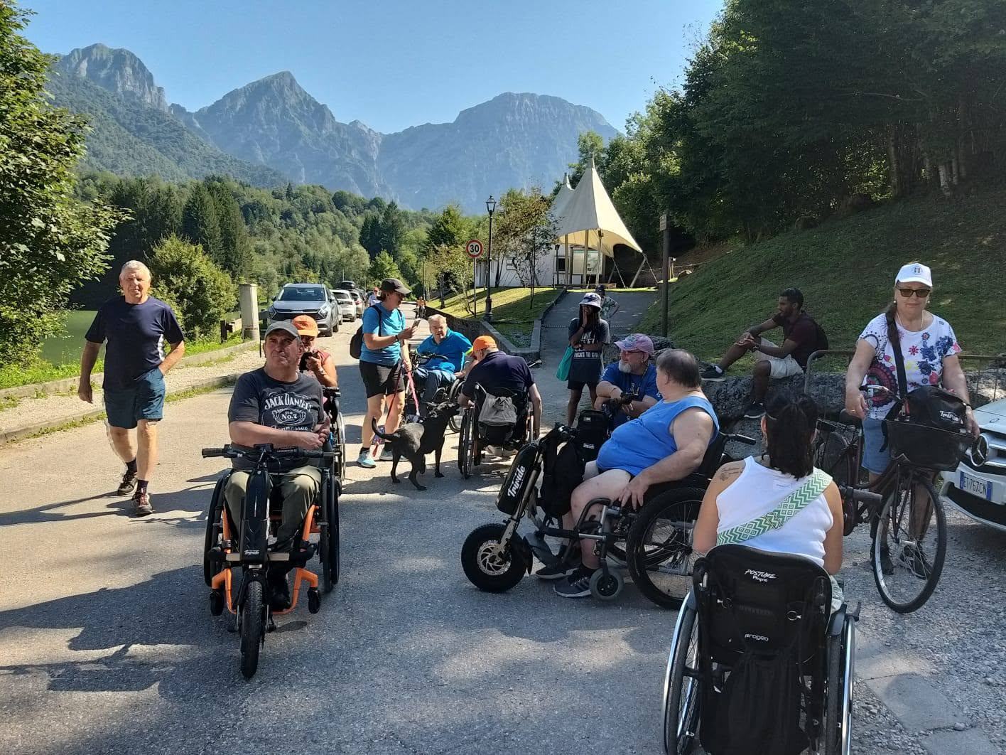 foto di gruppo in montagna