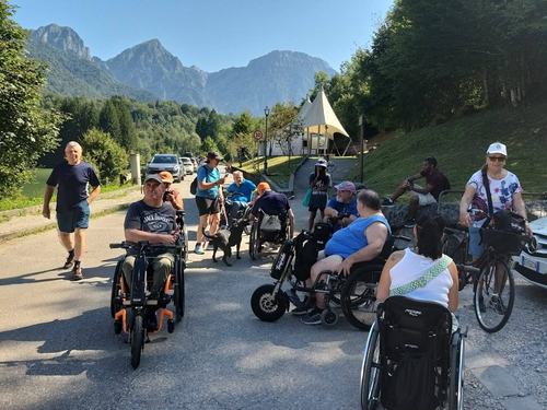 foto di gruppo in montagna