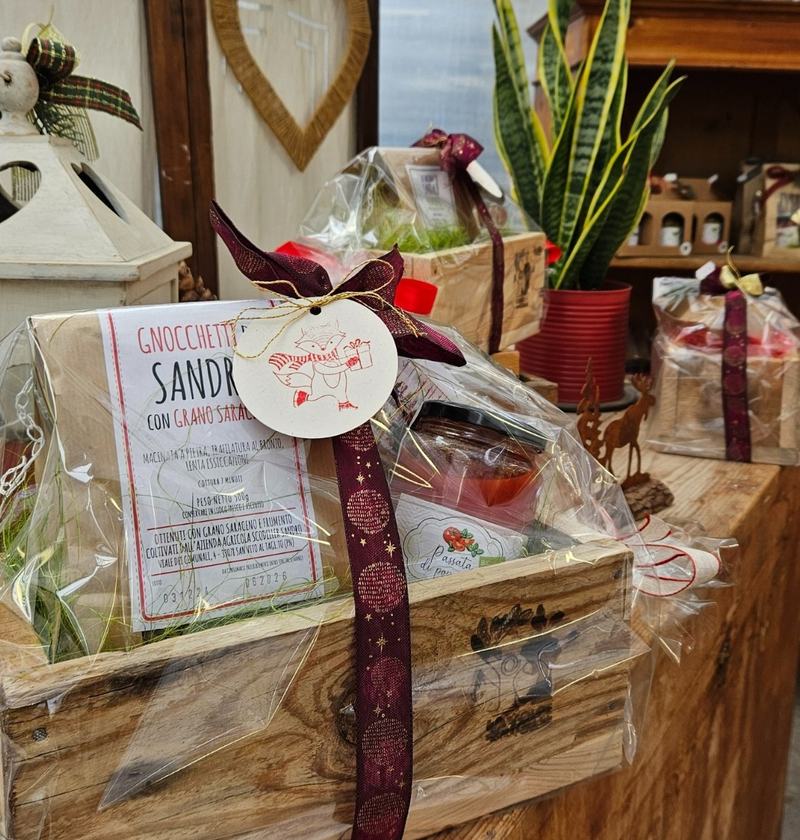 Confezioni regalo con prodotti alimentari di La Volpe e il Gelso